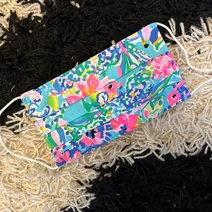 NWOT Lily Pulitzer mask